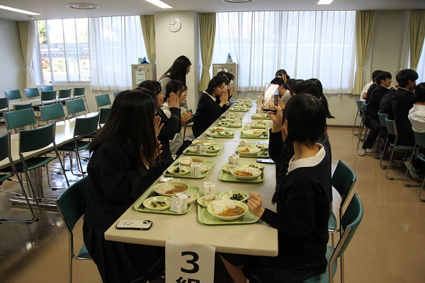 061113 高1交流給食 (16).JPG